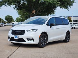 New 2026 Chrysler Pacifica Select w/ S Appearance Package AWD/4WD video 2
