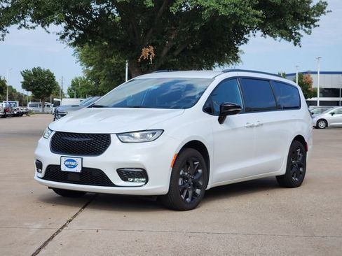 New 2026 Chrysler Pacifica Select w/ S Appearance Package AWD/4WD image 2