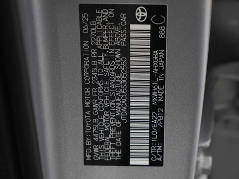 Used 2025 Toyota Prius Plug-In Hybrid image 27