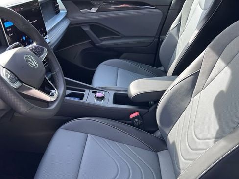 New 2026 Volkswagen Tiguan SE R-Line FWD image 9