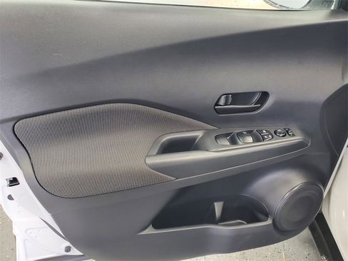 Used 2020 Nissan Kicks S image 7