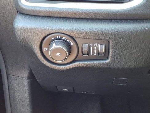 New 2026 Chrysler Pacifica Select image 14