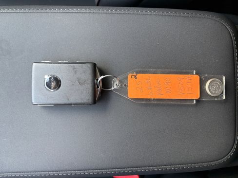 Used 2025 Volvo XC90 B5 Plus w/ Protection Package Premier image 30