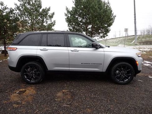 New 2025 Jeep Grand Cherokee Limited AWD/4WD image 8