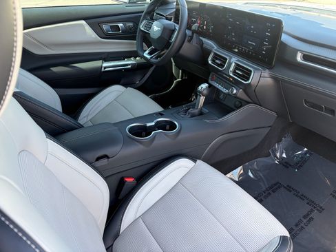 Used 2025 Ford Mustang Premium RWD image 29