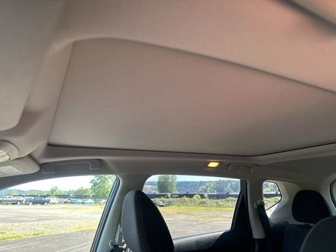 Used 2017 Nissan Rogue SV FWD image 16