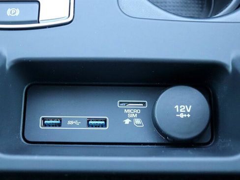 Used 2018 Land Rover Discovery SE image 33