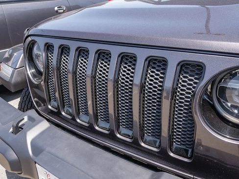 Used 2021 Jeep Wrangler Unlimited Sahara AWD/4WD image 3