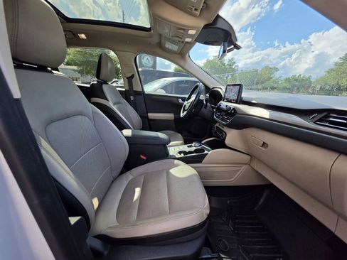 Used 2020 Ford Escape Titanium FWD image 11