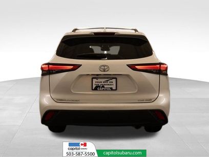 Used 2023 Toyota Highlander XLE