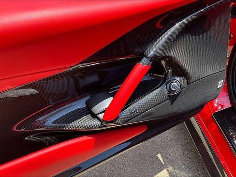 Used 2022 Ferrari 812 Competizione RWD image 30