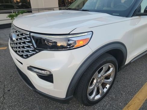 Used 2020 Ford Explorer Platinum w/ Premium Technology Package image 2