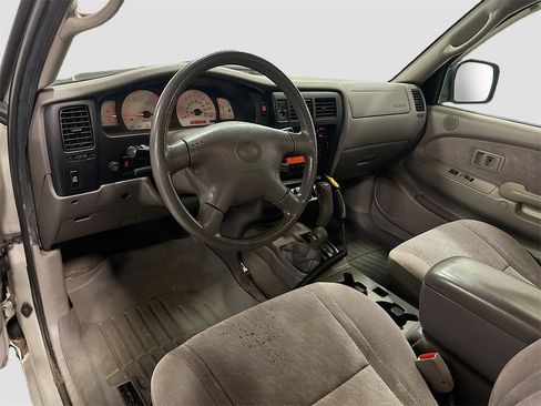 Used 2004 Toyota Tacoma 4x4 Xtracab V6 w/ SR5 Color-Keyed Pkg image 23