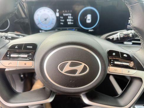 Used 2025 Hyundai Elantra Limited image 28