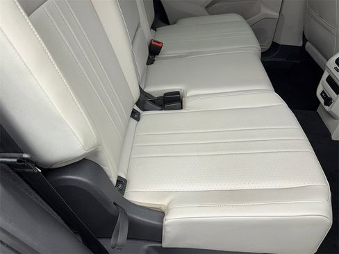 Used 2022 Volkswagen Tiguan SE R-Line image 53