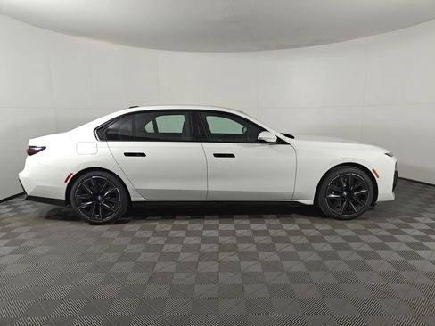 Used 2025 BMW 740i w/ Executive Package image 8