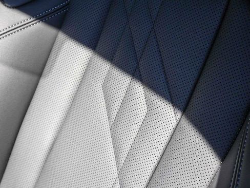 Used 2025 BMW X3 xDrive30i w/ Convenience Package image 23