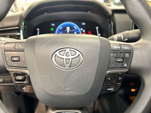 Used 2025 Toyota Camry LE FWD image 19