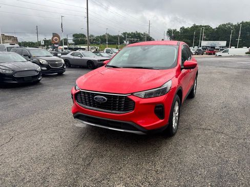 Used 2024 Ford Escape Active w/ Tech Pack #2 AWD/4WD image 3