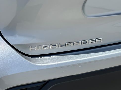 Certified 2021 Toyota Highlander XLE FWD image 27