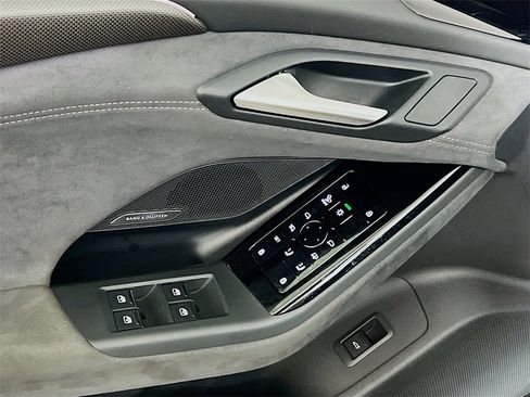 Used 2025 Audi S6 e-tron Premium Plus w/ Premium Plus image 18