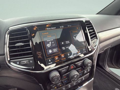 Used 2021 Jeep Grand Cherokee Laredo X AWD/4WD image 17