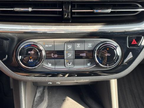 Used 2024 Buick Envista Sport Touring w/ Convenience I Package FWD image 22