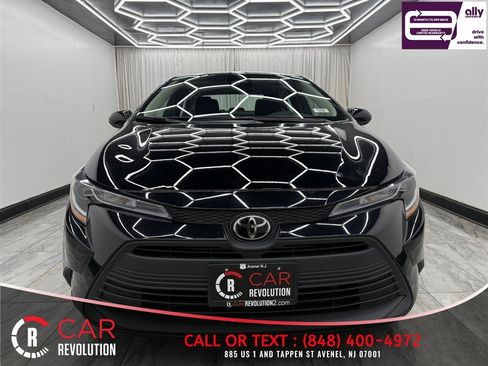 Used 2023 Toyota Corolla LE FWD image 2