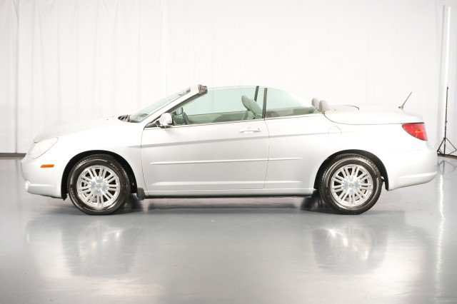 Used 2008 Chrysler Sebring Touring FWD image 2