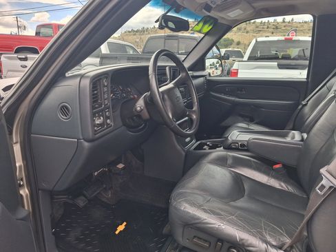 Used 2002 Chevrolet Avalanche 2500 w/ Convenience Pkg AWD/4WD image 10