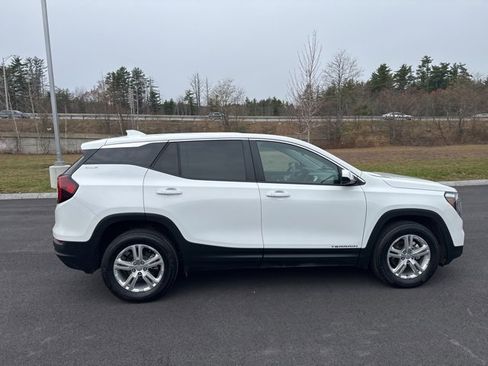 Used 2024 GMC Terrain SLE image 7