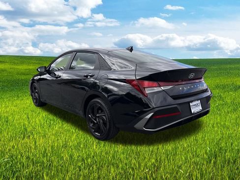 Used 2025 Hyundai Elantra Sport w/ Cargo Package image 4