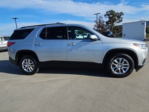 Used 2021 Chevrolet Traverse LT FWD image 9