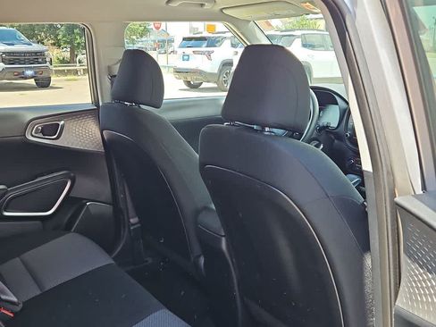 Used 2025 Kia Soul LX w/ LX Technology Package FWD image 17