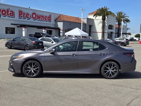 Used 2024 Toyota Camry SE FWD image 2