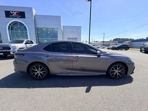 Used 2022 Toyota Camry SE image 6