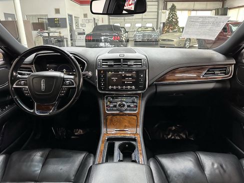 Used 2017 Lincoln Continental Select w/ Climate Package image 18