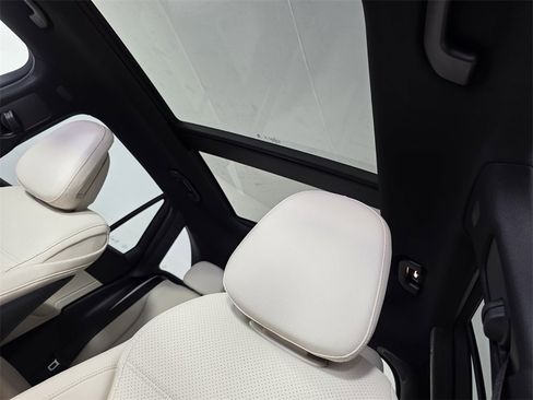 New 2026 Mercedes-Benz GLC 300 4MATIC image 9