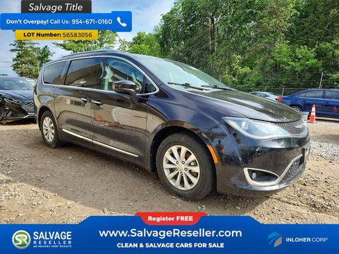 Used 2018 Chrysler Pacifica Touring-L FWD image 5