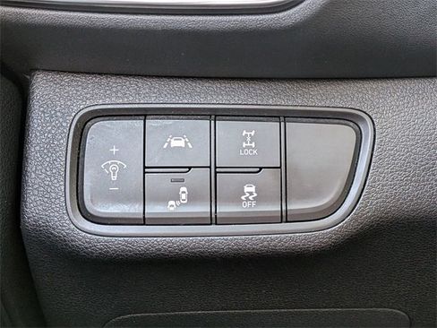 Used 2019 Hyundai Santa Fe SEL image 18