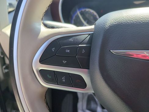 Used 2019 Chrysler Pacifica Limited w/ Tire & Wheel Group image 14