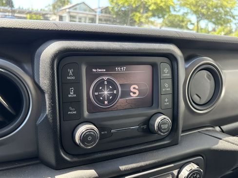 Used 2022 Jeep Wrangler Sport AWD/4WD image 15