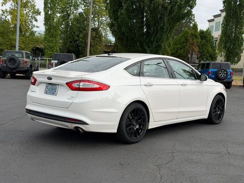 Used 2013 Ford Fusion SE FWD image 3