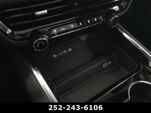Used 2026 Chevrolet Suburban Z71 w/ Comfort Package AWD/4WD image 19