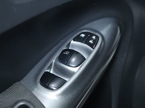 Used 2017 Nissan Juke SV image 23