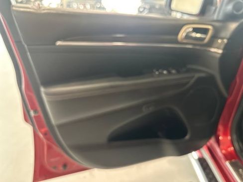 Used 2014 Jeep Grand Cherokee Overland AWD/4WD image 27
