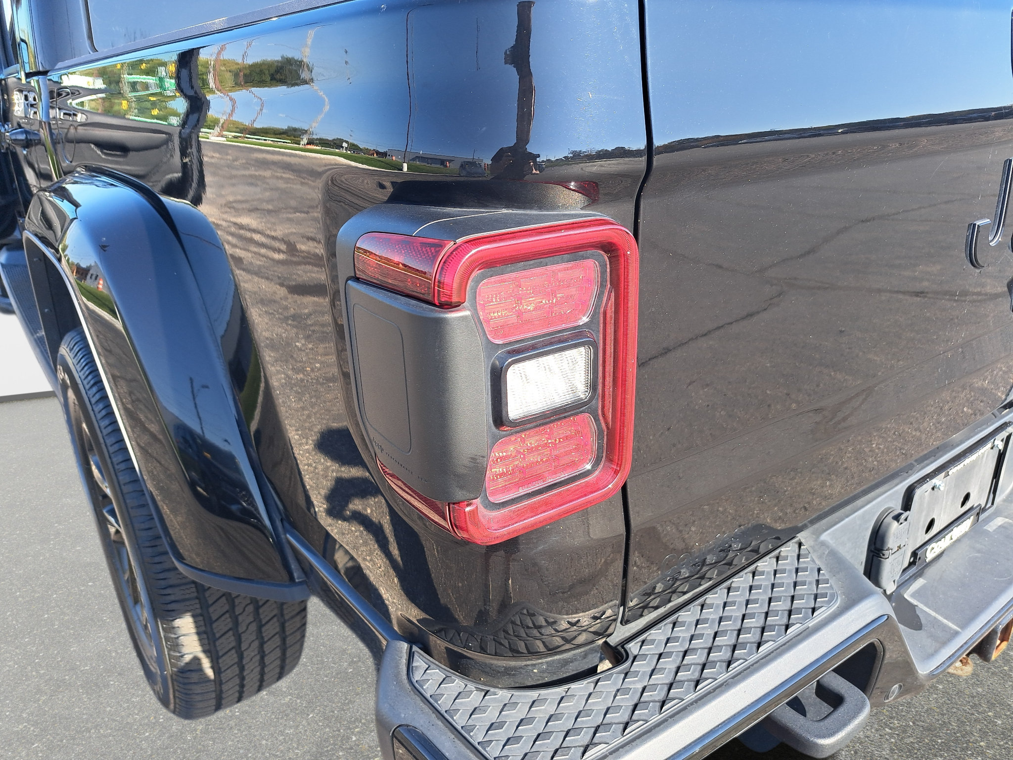 Certified 2021 Jeep Gladiator Overland AWD/4WD image 32