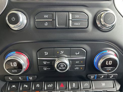 Used 2020 GMC Sierra 1500 SLT RWD image 16