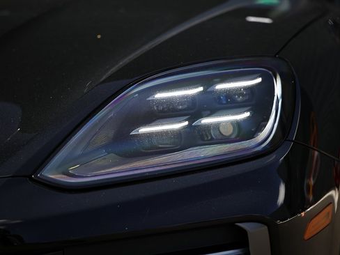 New 2026 Porsche Cayenne Turbo image 17