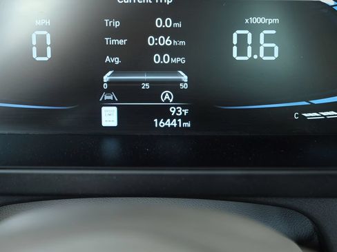 Used 2025 Hyundai Elantra SE FWD image 17